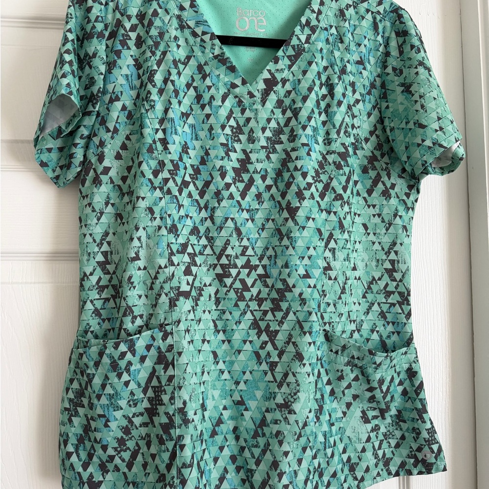 Women's Mint / Teal Geometric V-Neck Scrub Top
